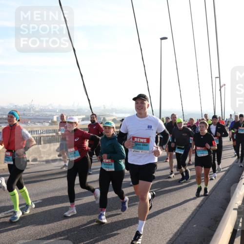 03.10.2025 - Köhlbrandbrückenlauf Julia Fischer http://msf.ph/oto/9002789 03.10.2025 09:28:02 Position 1 1418, 3157 meine-sportfotos.de