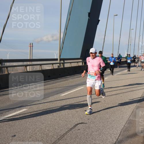 03.10.2025 - Köhlbrandbrückenlauf Julia Fischer http://msf.ph/oto/9002793 03.10.2025 09:43:02 Position 2 1351, 1321 meine-sportfotos.de