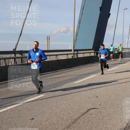 03.10.2025 - Köhlbrandbrückenlauf Julia Fischer http://msf.ph/oto/9002796 03.10.2025 09:43:06 Position 2  meine-sportfotos.de