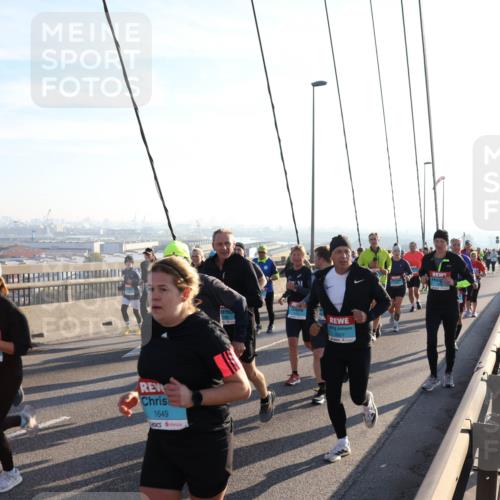 03.10.2025 - Köhlbrandbrückenlauf Julia Fischer http://msf.ph/oto/9002806 03.10.2025 09:28:04 Position 1 1649 meine-sportfotos.de