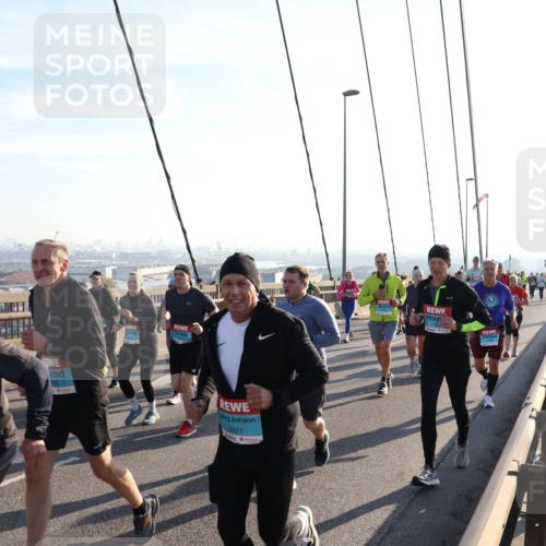 03.10.2025 - Köhlbrandbrückenlauf Julia Fischer http://msf.ph/oto/9002828 03.10.2025 09:28:04 Position 1 786, 3321, 1192 meine-sportfotos.de