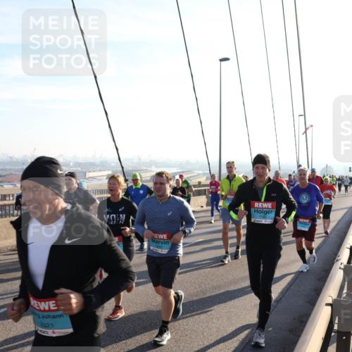 03.10.2025 - Köhlbrandbrückenlauf Julia Fischer http://msf.ph/oto/9002835 03.10.2025 09:28:05 Position 1 3321, 3037, 1192 meine-sportfotos.de