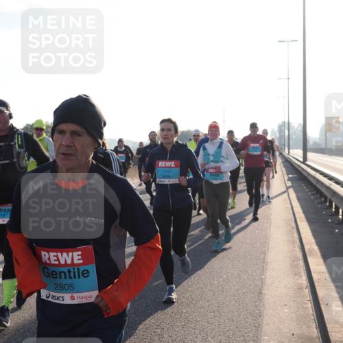 03.10.2025 - Köhlbrandbrückenlauf Fabian Wolf http://msf.ph/oto/9002853 03.10.2025 09:18:07 Position 3 1512, 3838, 1730, 2805 meine-sportfotos.de