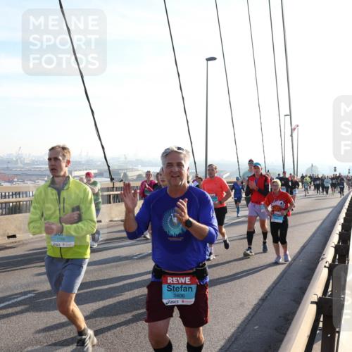 03.10.2025 - Köhlbrandbrückenlauf Julia Fischer http://msf.ph/oto/9002861 03.10.2025 09:28:07 Position 1 1768, 3406 meine-sportfotos.de