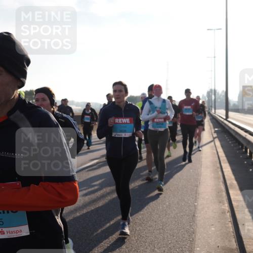 03.10.2025 - Köhlbrandbrückenlauf Fabian Wolf http://msf.ph/oto/9002866 03.10.2025 09:18:07 Position 3 50, 2805, 3838 meine-sportfotos.de