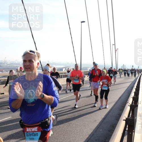 03.10.2025 - Köhlbrandbrückenlauf Julia Fischer http://msf.ph/oto/9002874 03.10.2025 09:28:07 Position 1 3406 meine-sportfotos.de