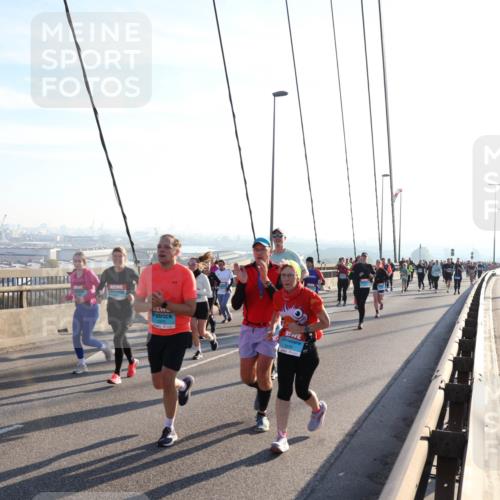 03.10.2025 - Köhlbrandbrückenlauf Julia Fischer http://msf.ph/oto/9002878 03.10.2025 09:28:08 Position 1  meine-sportfotos.de