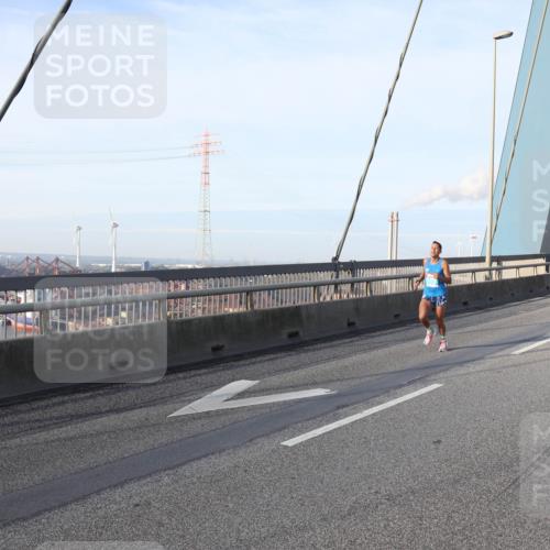 03.10.2025 - Köhlbrandbrückenlauf Julia Fischer http://msf.ph/oto/9002889 03.10.2025 09:28:11 Position 1 1 meine-sportfotos.de