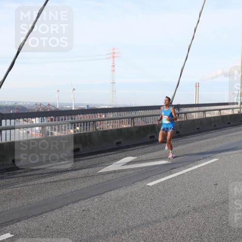 03.10.2025 - Köhlbrandbrückenlauf Julia Fischer http://msf.ph/oto/9002896 03.10.2025 09:28:11 Position 1  meine-sportfotos.de
