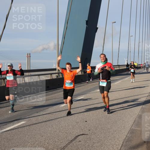 03.10.2025 - Köhlbrandbrückenlauf Julia Fischer http://msf.ph/oto/9002905 03.10.2025 09:43:27 Position 2  meine-sportfotos.de