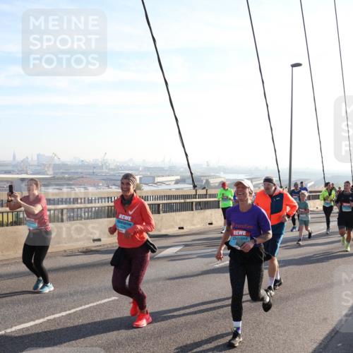 03.10.2025 - Köhlbrandbrückenlauf Julia Fischer http://msf.ph/oto/9002911 03.10.2025 09:28:15 Position 1  meine-sportfotos.de