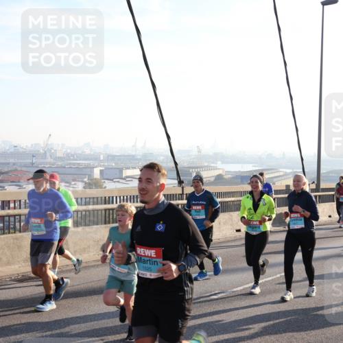 03.10.2025 - Köhlbrandbrückenlauf Julia Fischer http://msf.ph/oto/9002933 03.10.2025 09:28:17 Position 1 1525, 2949 meine-sportfotos.de