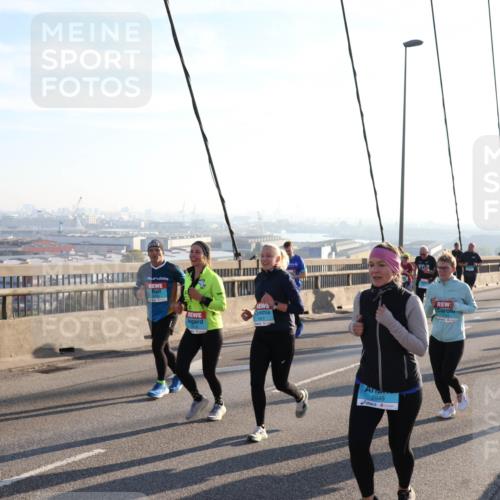 03.10.2025 - Köhlbrandbrückenlauf Julia Fischer http://msf.ph/oto/9002937 03.10.2025 09:28:18 Position 1 2949 meine-sportfotos.de