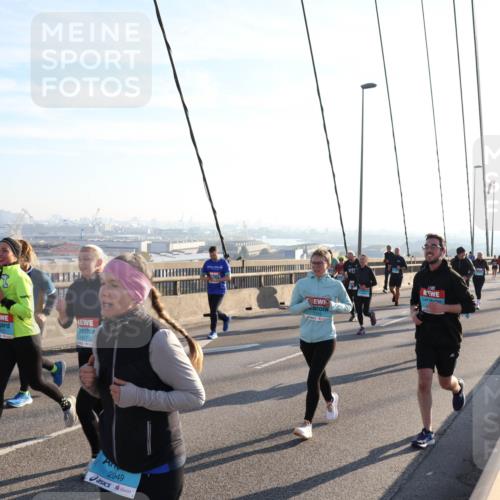 03.10.2025 - Köhlbrandbrückenlauf Julia Fischer http://msf.ph/oto/9002946 03.10.2025 09:28:19 Position 1 1417, 2949, 17 meine-sportfotos.de