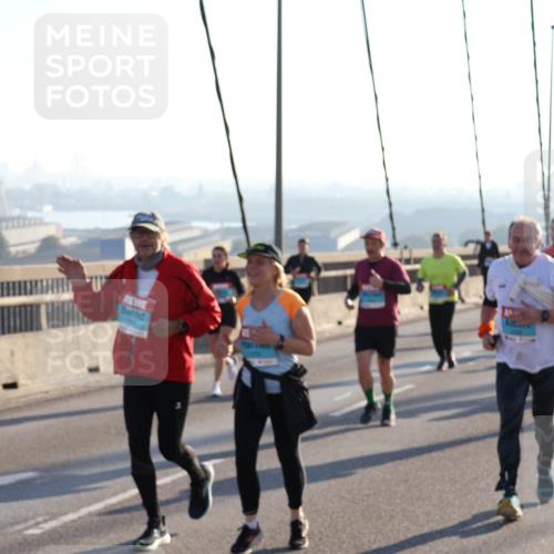 03.10.2025 - Köhlbrandbrückenlauf Julia Fischer http://msf.ph/oto/9002986 03.10.2025 09:28:29 Position 1  meine-sportfotos.de