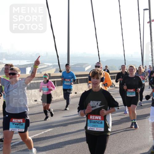 03.10.2025 - Köhlbrandbrückenlauf Julia Fischer http://msf.ph/oto/9003008 03.10.2025 09:28:34 Position 1 1846, 2471, 1453 meine-sportfotos.de