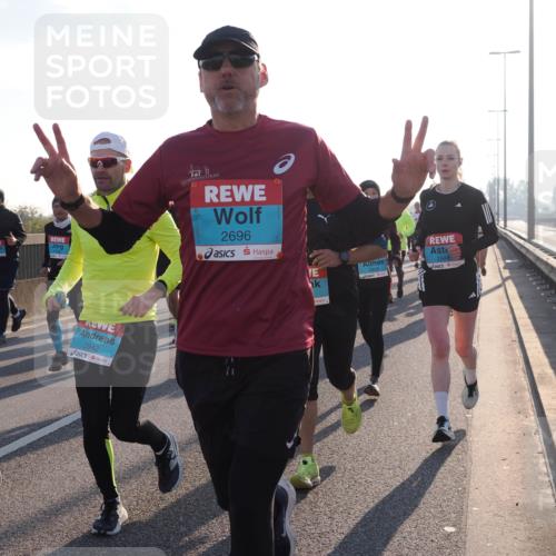 03.10.2025 - Köhlbrandbrückenlauf Fabian Wolf http://msf.ph/oto/9003014 03.10.2025 09:18:10 Position 3 2942, 2696, 2698 meine-sportfotos.de