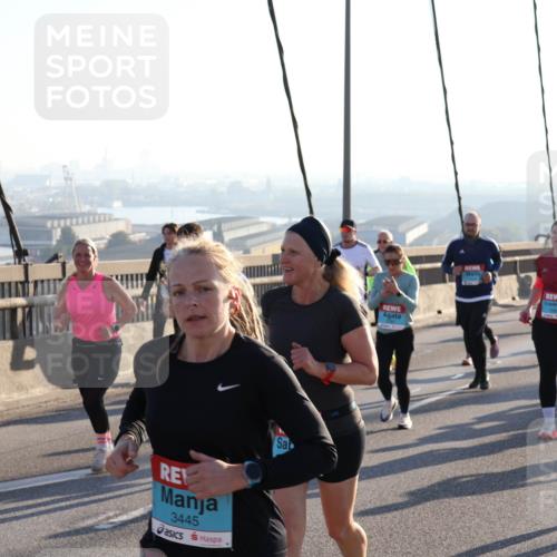 03.10.2025 - Köhlbrandbrückenlauf Julia Fischer http://msf.ph/oto/9003037 03.10.2025 09:28:42 Position 1 3445, 3372 meine-sportfotos.de
