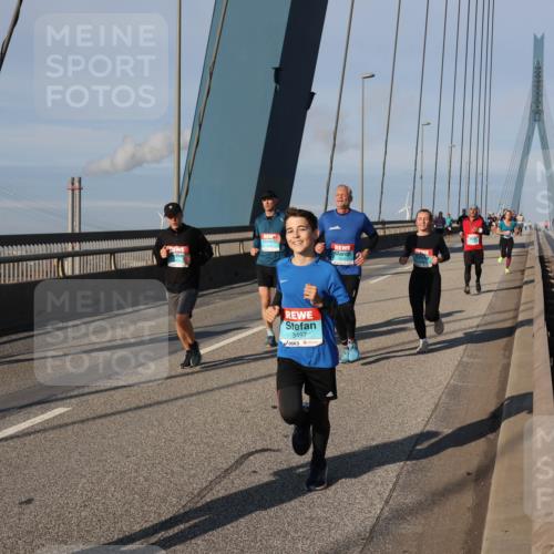 03.10.2025 - Köhlbrandbrückenlauf Julia Fischer http://msf.ph/oto/9003057 03.10.2025 09:44:13 Position 2 3497 meine-sportfotos.de