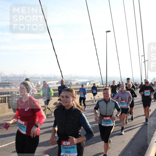 03.10.2025 - Köhlbrandbrückenlauf Julia Fischer http://msf.ph/oto/9003062 03.10.2025 09:28:46 Position 1 2686, 2687 meine-sportfotos.de