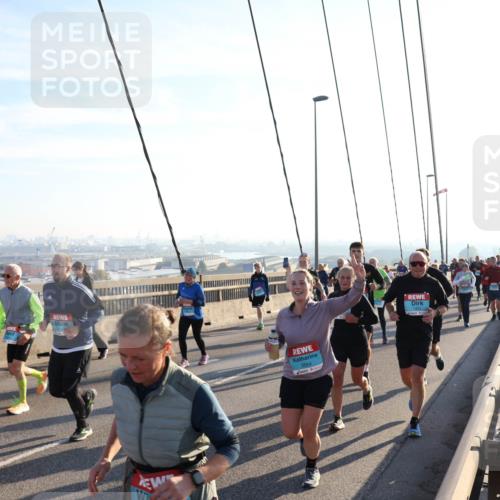 03.10.2025 - Köhlbrandbrückenlauf Julia Fischer http://msf.ph/oto/9003072 03.10.2025 09:28:47 Position 1 2054, 1303 meine-sportfotos.de