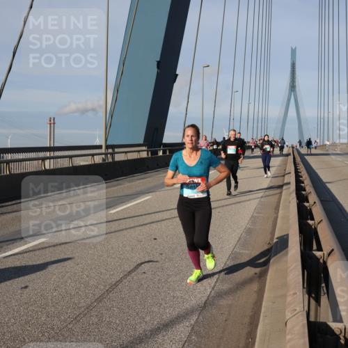 03.10.2025 - Köhlbrandbrückenlauf Julia Fischer http://msf.ph/oto/9003077 03.10.2025 09:44:19 Position 2 1620 meine-sportfotos.de