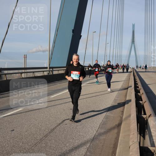 03.10.2025 - Köhlbrandbrückenlauf Julia Fischer http://msf.ph/oto/9003083 03.10.2025 09:44:21 Position 2  meine-sportfotos.de