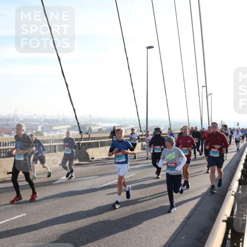 03.10.2025 - Köhlbrandbrückenlauf Julia Fischer http://msf.ph/oto/9003109 03.10.2025 09:28:50 Position 1 1802 meine-sportfotos.de