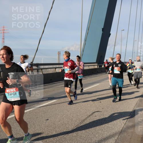 03.10.2025 - Köhlbrandbrückenlauf Julia Fischer http://msf.ph/oto/9003112 03.10.2025 09:44:32 Position 2 1412, 12 meine-sportfotos.de