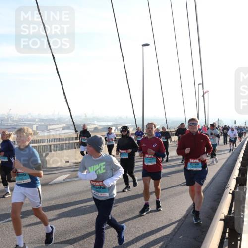 03.10.2025 - Köhlbrandbrückenlauf Julia Fischer http://msf.ph/oto/9003116 03.10.2025 09:28:51 Position 1 341, 2150 meine-sportfotos.de