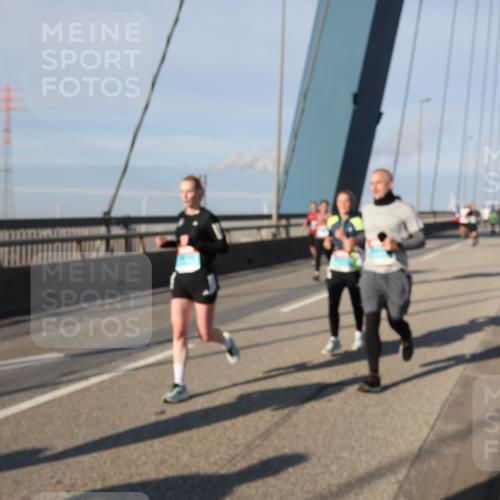 03.10.2025 - Köhlbrandbrückenlauf Julia Fischer http://msf.ph/oto/9003125 03.10.2025 09:44:34 Position 2  meine-sportfotos.de