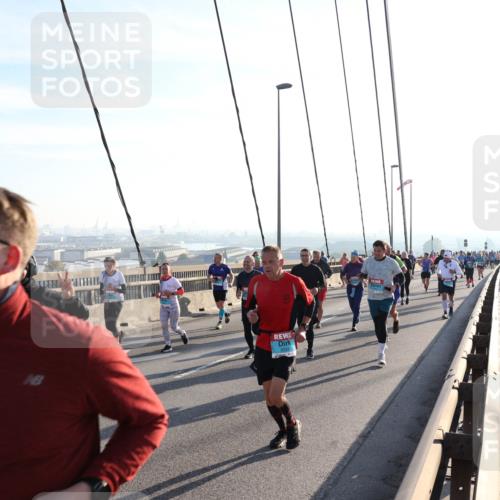 03.10.2025 - Köhlbrandbrückenlauf Julia Fischer http://msf.ph/oto/9003131 03.10.2025 09:28:53 Position 1  meine-sportfotos.de