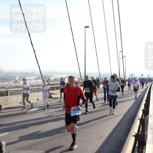 03.10.2025 - Köhlbrandbrückenlauf Julia Fischer http://msf.ph/oto/9003134 03.10.2025 09:28:53 Position 1 2093, 3028 meine-sportfotos.de