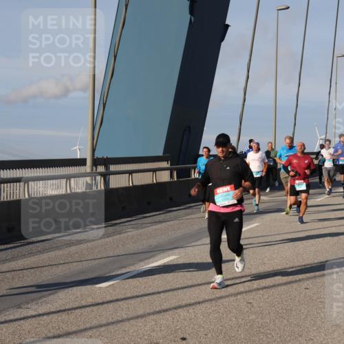 03.10.2025 - Köhlbrandbrückenlauf Julia Fischer http://msf.ph/oto/9003144 03.10.2025 09:44:43 Position 2 3481, 3799 meine-sportfotos.de