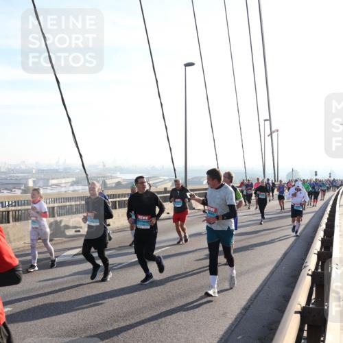 03.10.2025 - Köhlbrandbrückenlauf Julia Fischer http://msf.ph/oto/9003145 03.10.2025 09:28:54 Position 1 3028 meine-sportfotos.de