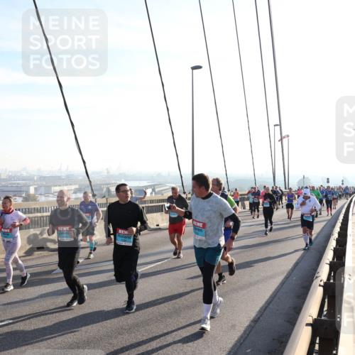03.10.2025 - Köhlbrandbrückenlauf Julia Fischer http://msf.ph/oto/9003153 03.10.2025 09:28:55 Position 1  meine-sportfotos.de