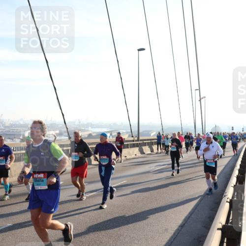 03.10.2025 - Köhlbrandbrückenlauf Julia Fischer http://msf.ph/oto/9003164 03.10.2025 09:28:56 Position 1 3691 meine-sportfotos.de