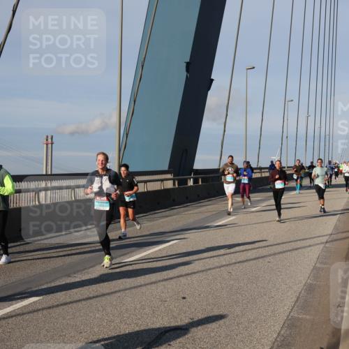 03.10.2025 - Köhlbrandbrückenlauf Julia Fischer http://msf.ph/oto/9003167 03.10.2025 09:44:52 Position 2  meine-sportfotos.de