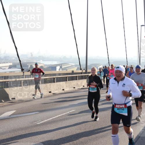 03.10.2025 - Köhlbrandbrückenlauf Julia Fischer http://msf.ph/oto/9003175 03.10.2025 09:28:57 Position 1 2929 meine-sportfotos.de