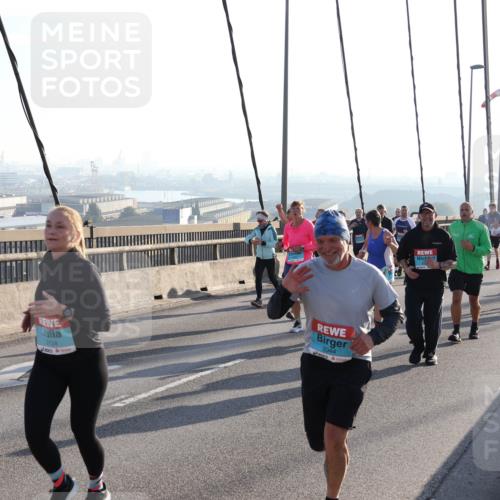 03.10.2025 - Köhlbrandbrückenlauf Julia Fischer http://msf.ph/oto/9003176 03.10.2025 09:28:59 Position 1 3134, 2044 meine-sportfotos.de