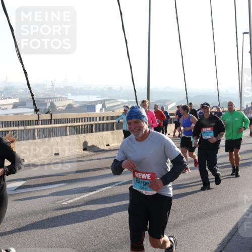 03.10.2025 - Köhlbrandbrückenlauf Julia Fischer http://msf.ph/oto/9003179 03.10.2025 09:28:59 Position 1 3134, 2044 meine-sportfotos.de