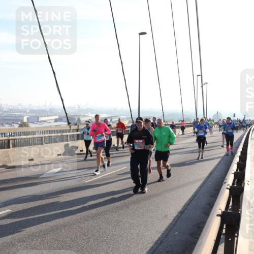 03.10.2025 - Köhlbrandbrückenlauf Julia Fischer http://msf.ph/oto/9003187 03.10.2025 09:29:01 Position 1  meine-sportfotos.de