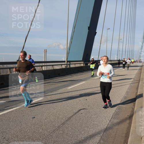 03.10.2025 - Köhlbrandbrückenlauf Julia Fischer http://msf.ph/oto/9003195 03.10.2025 09:45:01 Position 2 1395 meine-sportfotos.de