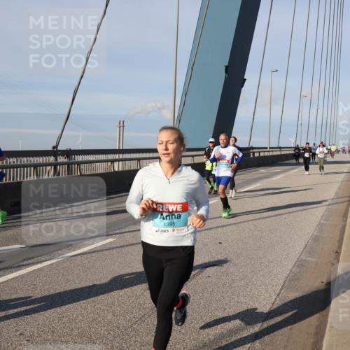 03.10.2025 - Köhlbrandbrückenlauf Julia Fischer http://msf.ph/oto/9003201 03.10.2025 09:45:02 Position 2 1395 meine-sportfotos.de