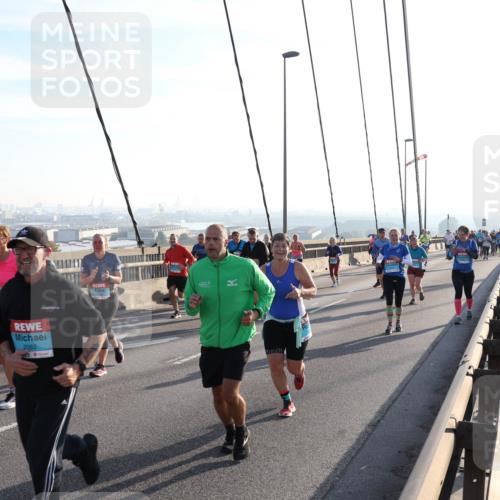 03.10.2025 - Köhlbrandbrückenlauf Julia Fischer http://msf.ph/oto/9003205 03.10.2025 09:29:02 Position 1 2082 meine-sportfotos.de