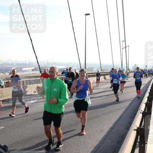 03.10.2025 - Köhlbrandbrückenlauf Julia Fischer http://msf.ph/oto/9003212 03.10.2025 09:29:03 Position 1  meine-sportfotos.de