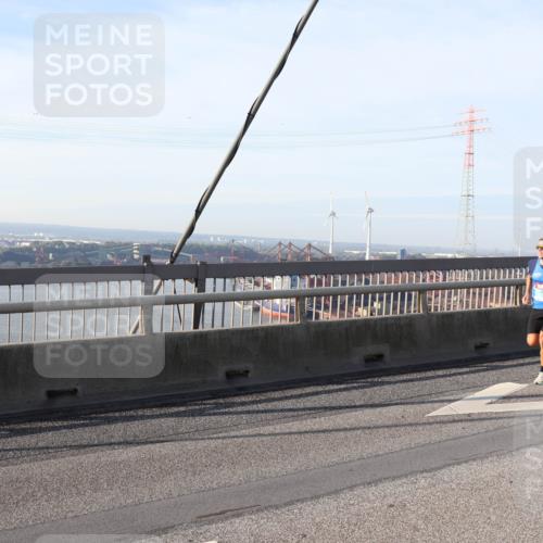 03.10.2025 - Köhlbrandbrückenlauf Julia Fischer http://msf.ph/oto/9003217 03.10.2025 09:29:05 Position 1  meine-sportfotos.de