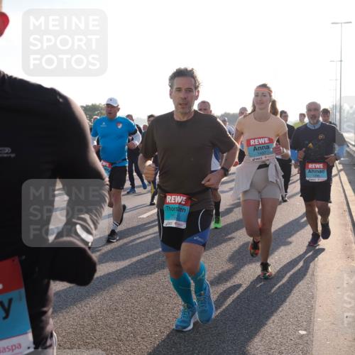 03.10.2025 - Köhlbrandbrückenlauf Fabian Wolf http://msf.ph/oto/9003238 03.10.2025 09:18:15 Position 3 1931, 2903, 1437, 1296 meine-sportfotos.de