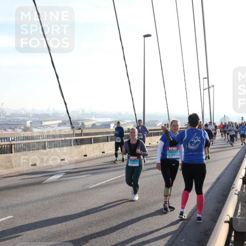 03.10.2025 - Köhlbrandbrückenlauf Julia Fischer http://msf.ph/oto/9003248 03.10.2025 09:29:09 Position 1  meine-sportfotos.de