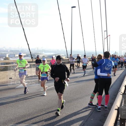 03.10.2025 - Köhlbrandbrückenlauf Julia Fischer http://msf.ph/oto/9003259 03.10.2025 09:29:13 Position 1  meine-sportfotos.de